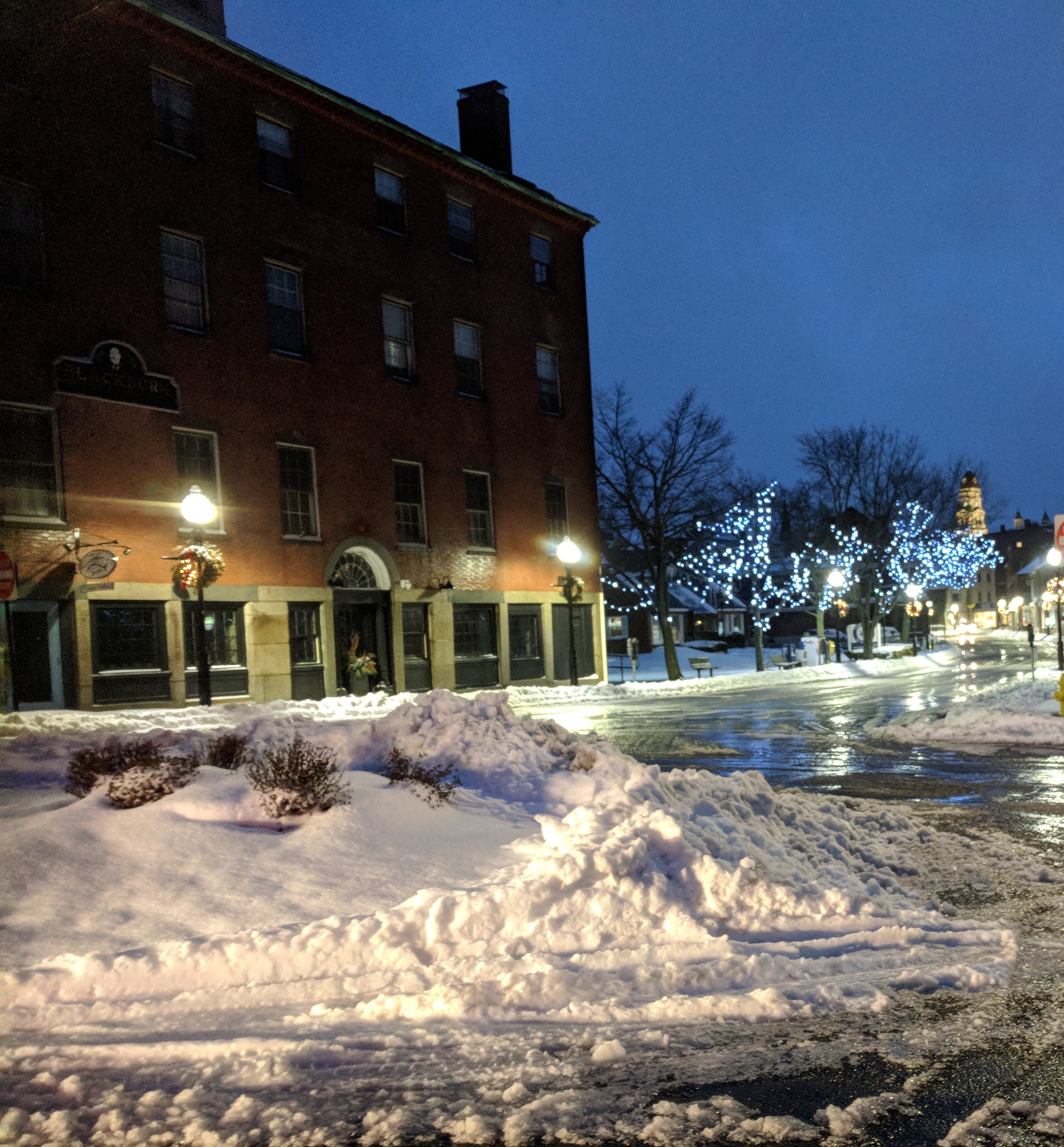 main street west end city hall in distance_20190120_gloucester ma© catherine ryan